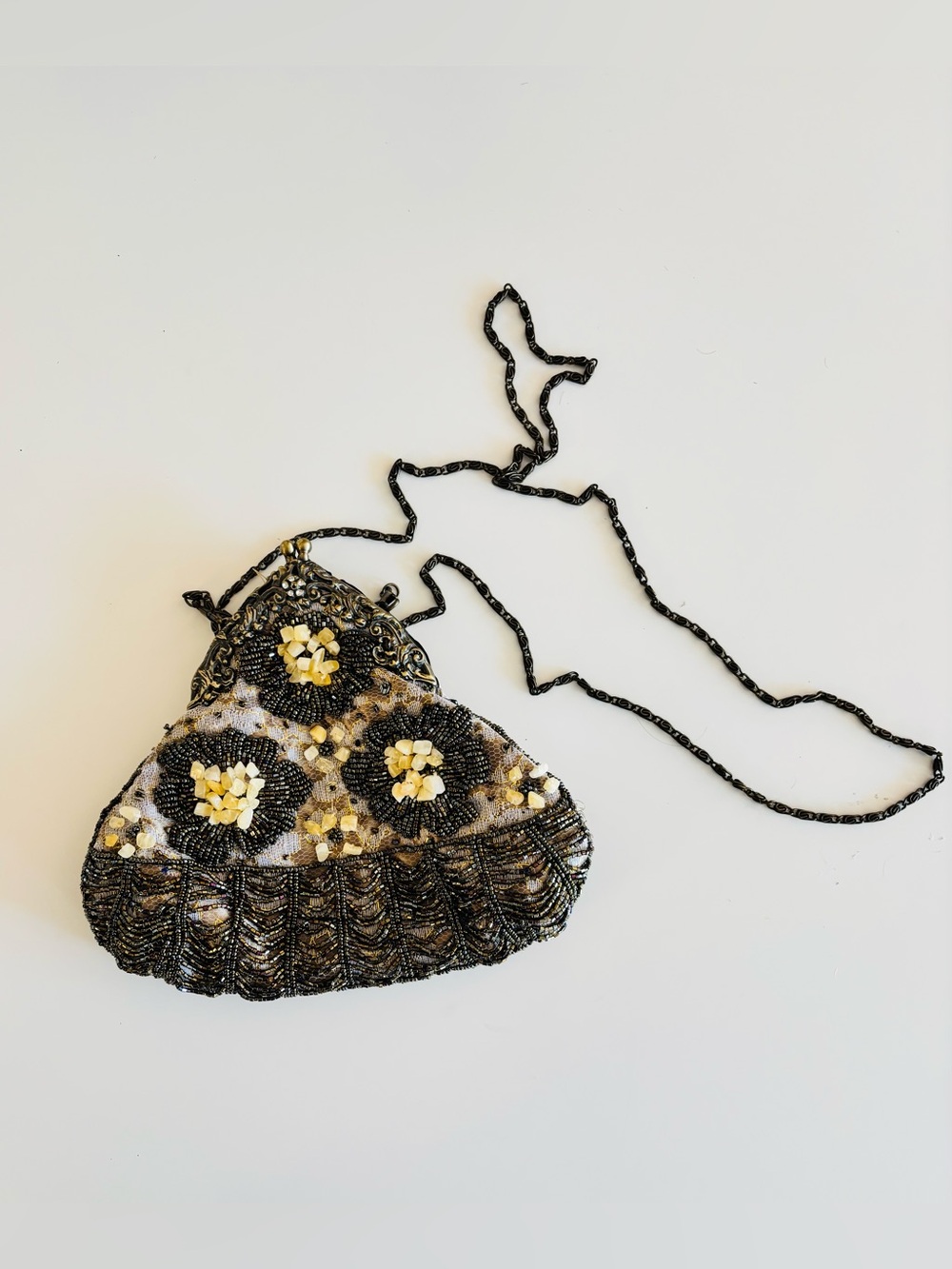 Vintage Beaded Floral Clutch in Gold and Cream - Picture 11 of 14